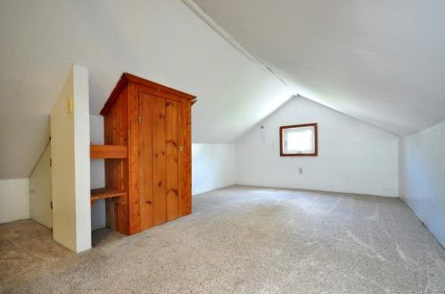 184 St, Windsor CT 06095-2412 exterior