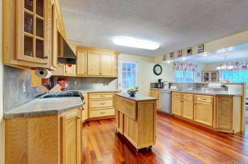 108 Hickory Hl Rd, New Britain CT 06052-1009 exterior