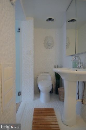 403 17 St, Philadelphia PA 19130-0041 exterior