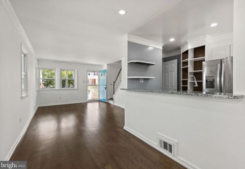 6916 Westhampton Dr, Alexandria VA 22307-1528 exterior