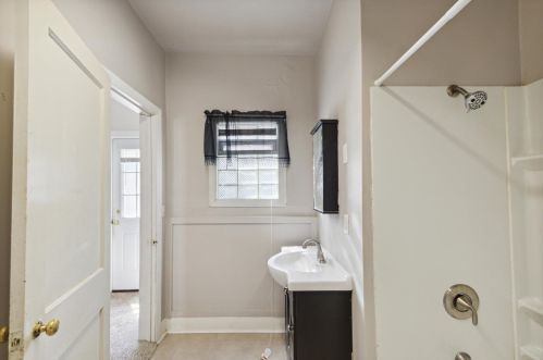 976 Grand Ave, Meskegon MI 49441-1811 exterior