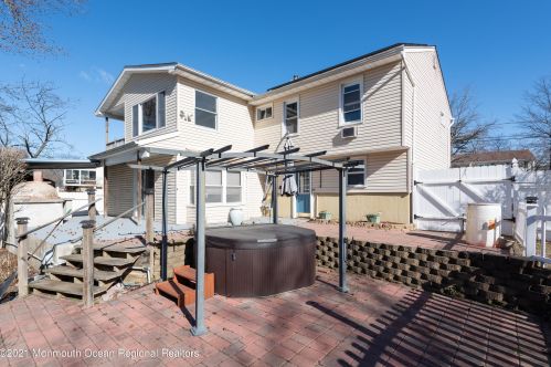 12 Crk Rd, Hazlet NJ 07730-2205 exterior