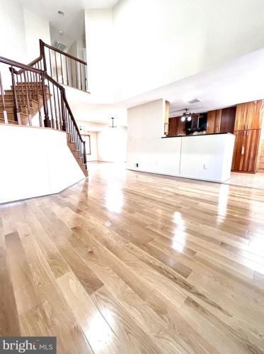 10929 Bloomingdale Dr, Rockville, MD 20852-5535