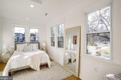 1727 16th St, Washington DC  20020-5661 exterior