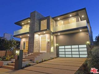 3297 Keeshen Dr, Los Angeles, CA 90066-1001