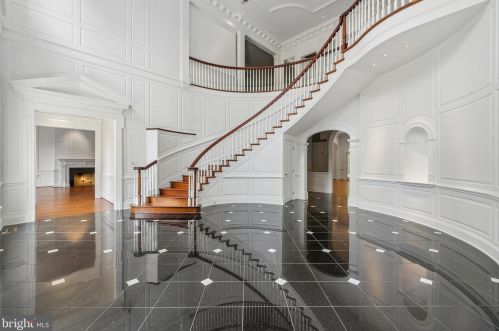 1015 Basil Rd, Mc Lean VA  22101-1819 exterior