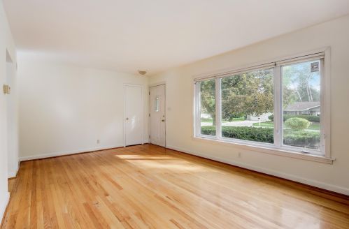 7139 Seneca Ave, Milwaukee, WI 53217-3871