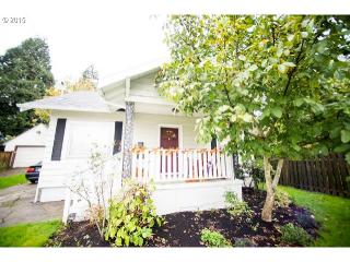 8625 32nd Ave, Portland, OR 97222-5505