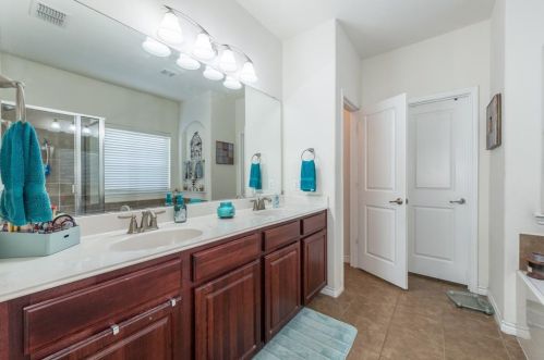 5938 Harbor Glen Dr, Dallas TX 75249-2828 exterior