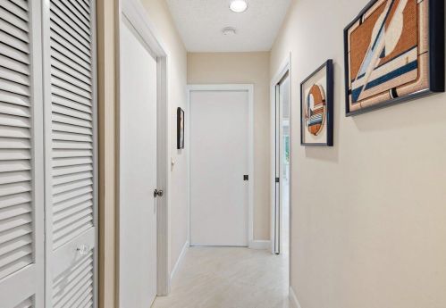 53 Hampshire Ln, Boynton Beach FL 33436-7414 exterior