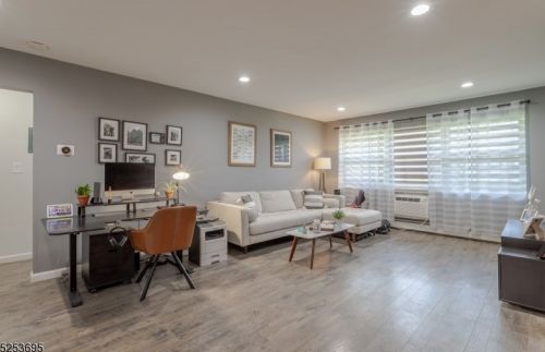 24 Woodedge Ave, Edison NJ exterior