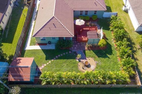 1131 Haleyberry Ave, Fort Pierce FL 34953-6832 exterior