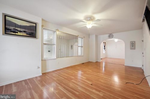 324 Lloyd St, Chester, PA 19013-3637