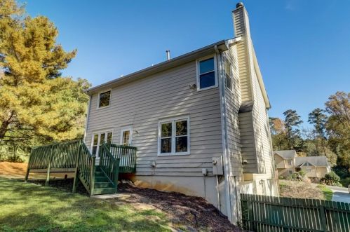 2701 Old Coach Rd, Duluth GA 30096-2771 exterior