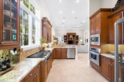 15743 Villoresi Way, Naples, FL 34110-2715