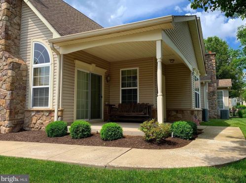 60 Pebble Beach Dr, Limerick, PA 19468-1042
