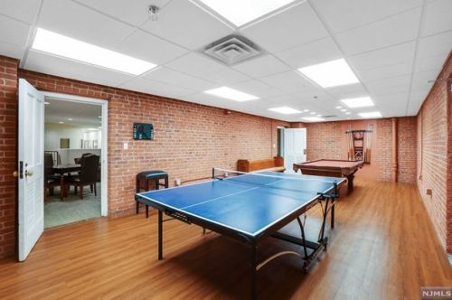 5201 Rio Vis Dr, Mahwah NJ 07430-4510 exterior