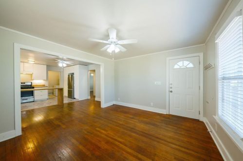 1403 Clifford Ave, Austin TX  78702-1630 exterior