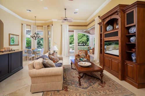 2943 Bellflower Ln, Naples FL 34105-3005 exterior