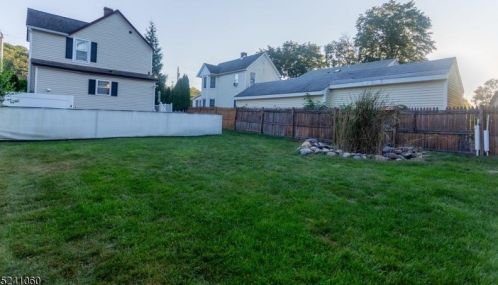 26 Hamilton St, Bloomingdale NJ 07403-1731 exterior