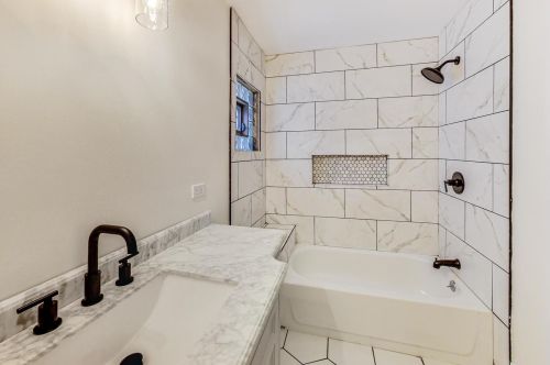 5043 Ainslie St, Chicago IL  60630-2302 exterior