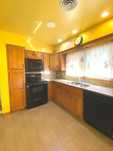 8355 Kedvale Ave, Chicago IL 60624-3529 exterior