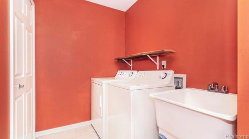 16855 Dover Dr, Northville MI 48168-6505 exterior