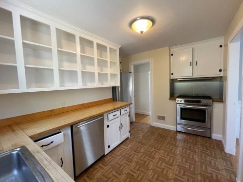 34 Roundwood Rd, Newton MA 02464-1217 exterior