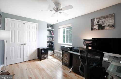 6841 Heatherway Ct, Alexandria VA 22315-3942 exterior