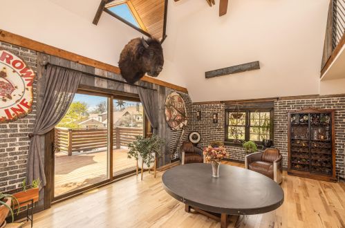 3420 Dousman St, Milwaukee WI 53212-1736 exterior