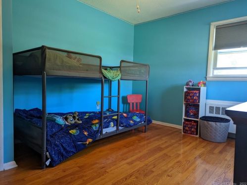 247 Hackmatack St, Manchester CT 06040-6512 exterior