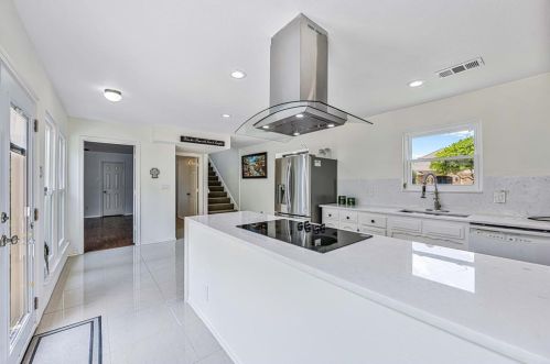 6801 Anglebluff Cir, Dallas TX 75248-4140 exterior