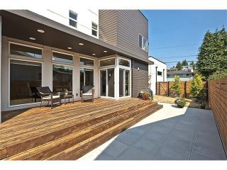 4040 47 Ave, Seattle WA  98136-1408 exterior