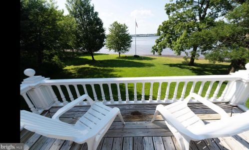 605 Bank Ave, Riverton NJ 08077-1144 exterior