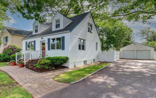 148 Frederick Ave, Babylon NY 11702-2103 exterior