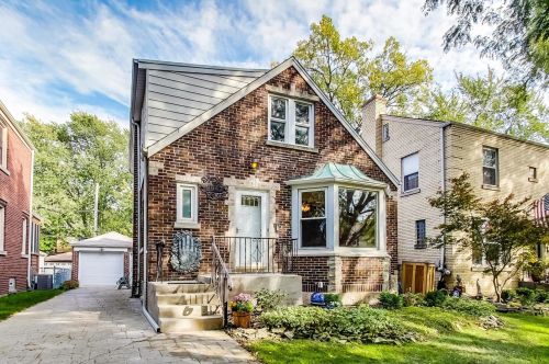 9947 Campbell Ave, Chicago, IL 60655-1062