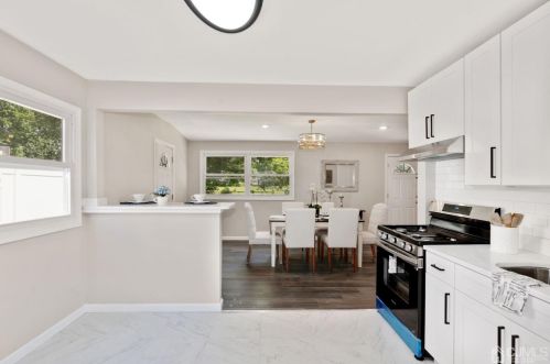 40 Markham Rd, Edison NJ  08817-4129 exterior