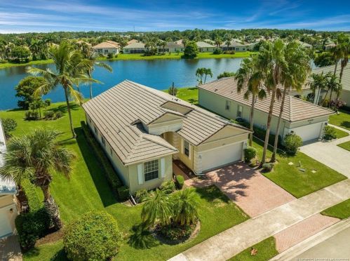 271 Lk Frst Way, Fort Pierce FL 34986-1771 exterior