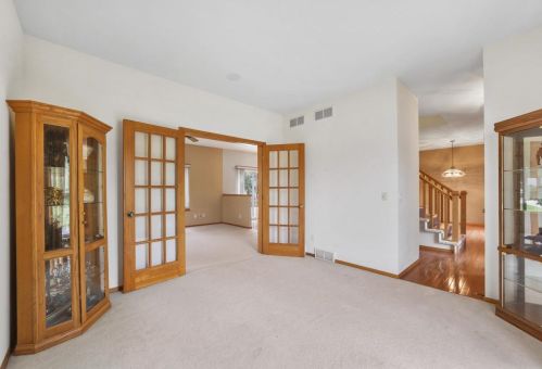 1013 Glacier Hill Dr, Madison, WI 53704-8586