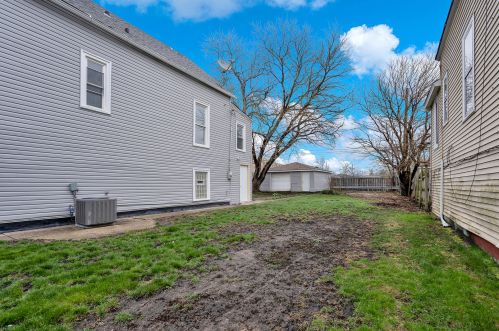 9329 Luella Ave, Chicago IL 60617-3930 exterior