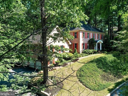 1050 Stoney Run Rd, Hummelstown, PA 17036-8526