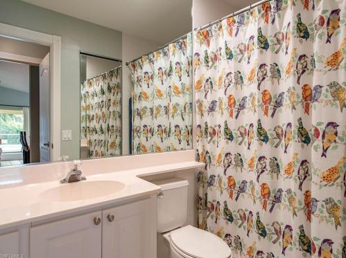 5552 Islandwalk Cir, Naples FL 34119-1613 exterior