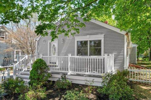 460 Violet Ave, Poughkeepsie, NY 12601-1042