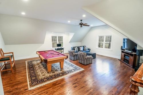 105 Drum Hl Rd, Wilton CT 06897-2412 exterior