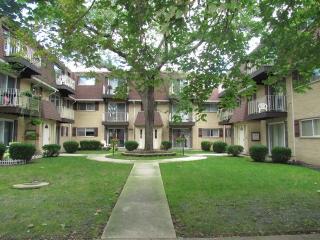 8533 Rascher Ave, Chicago, IL 60656-1305