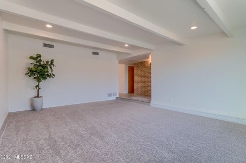 8901 Mcclellan St, Tucson AZ  85710-4420 exterior