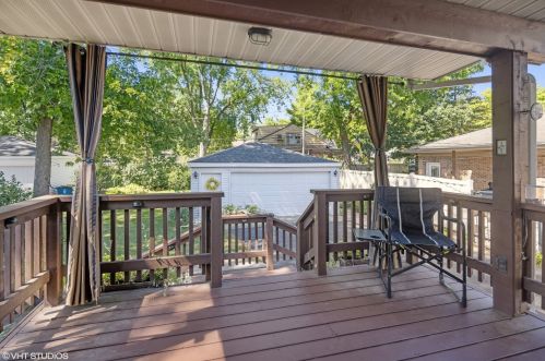 224 Highland Ave, Elmhurst IL 60126-2557 exterior