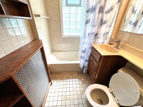 6221 Fairview Ave, Milwaukee WI  53213-4151 exterior