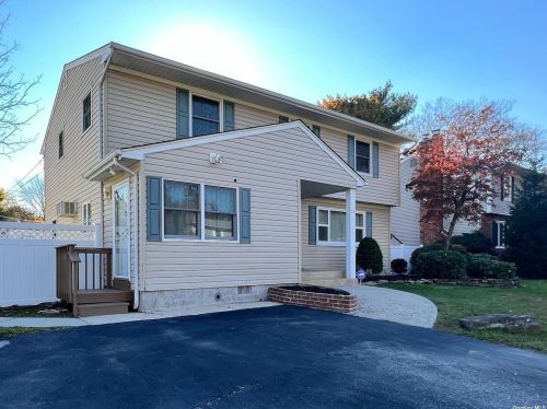 14 Arrowood Ln, Huntington Station, NY 11747-1545