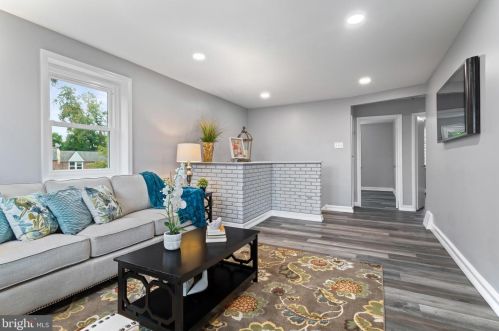 200 Londonderry Ln, Darby PA 19023-2323 exterior